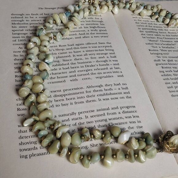 Vintage Rare Mother of Pearl Necklace with Pendent - Picture 7 of 16